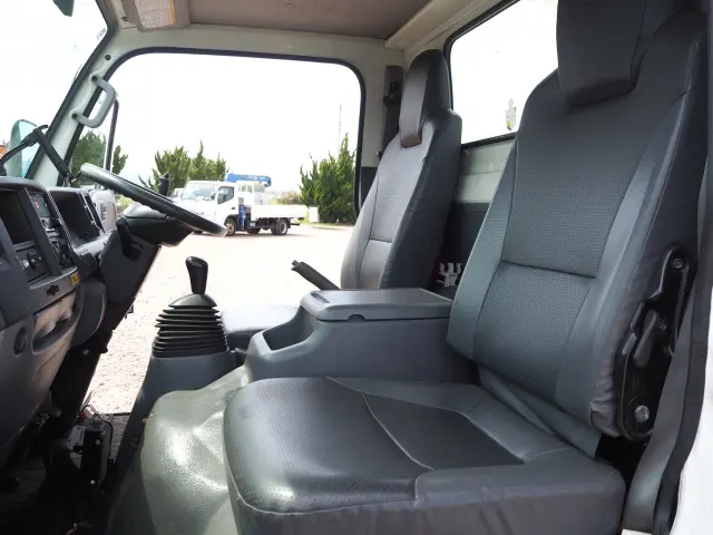 いすゞ エルフ BKG-NKR85AN(2WD)の写真40