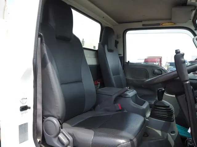 いすゞ エルフ BKG-NKR85AN(2WD)の写真41