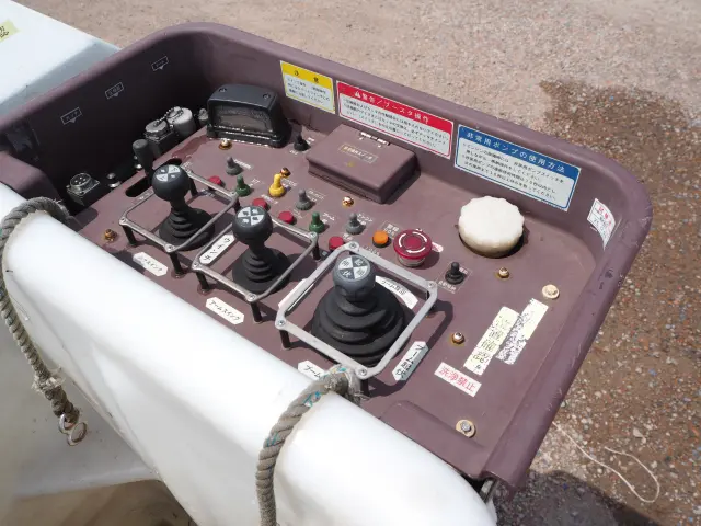 いすゞ エルフ BKG-NKR85AN(2WD)の写真44