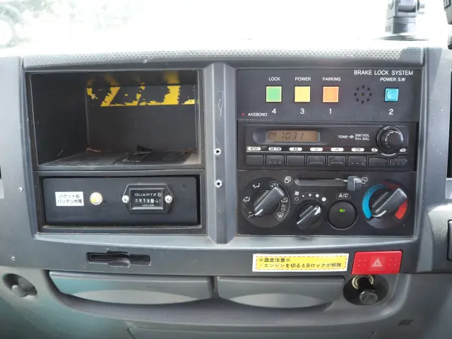 いすゞ エルフ BKG-NKR85AN(2WD)の写真46