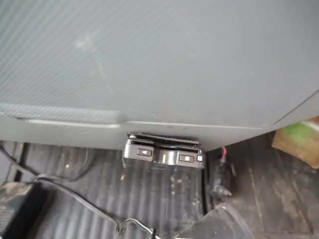 いすゞ エルフ BKG-NKR85AN(2WD)の写真49