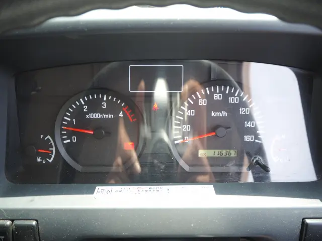 いすゞ エルフ BKG-NKR85AN(2WD)の写真50