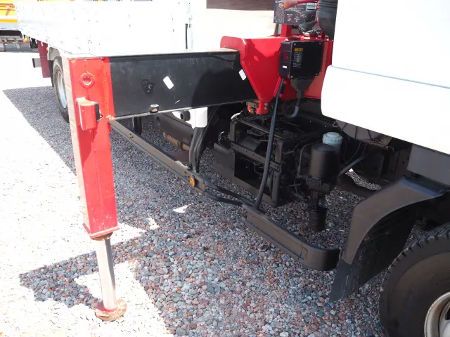 いすゞ フォワード 2RG-FRR90S2(2WD)の写真9