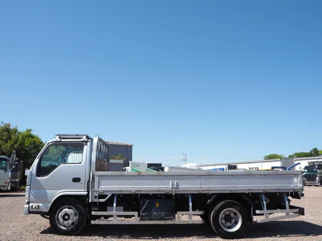 いすゞ エルフ 2RG-NKR88R(2WD)の写真2