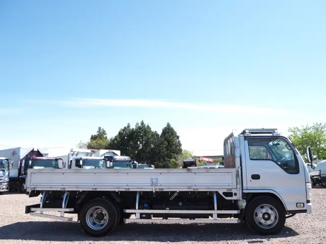 いすゞ エルフ 2RG-NKR88R(2WD)の写真6