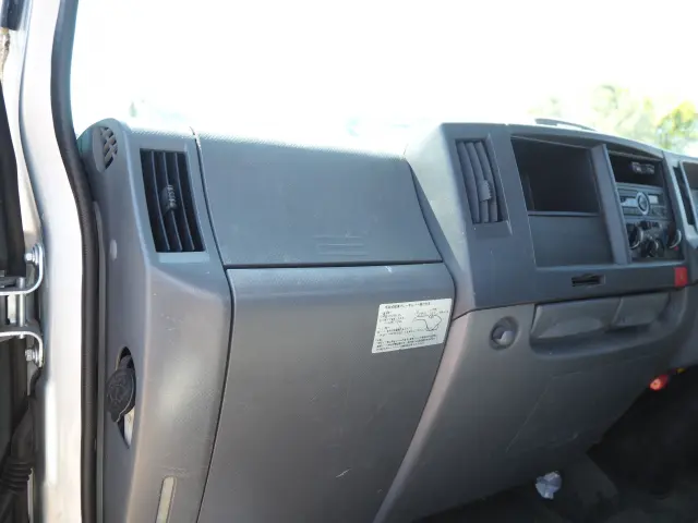 いすゞ エルフ 2RG-NKR88R(2WD)の写真38