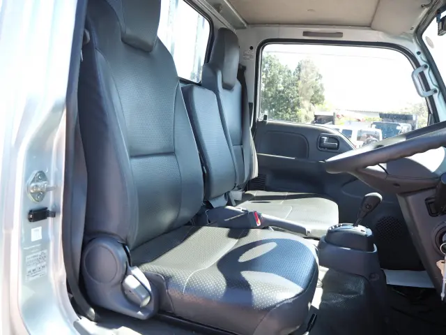 いすゞ エルフ 2RG-NKR88R(2WD)の写真41