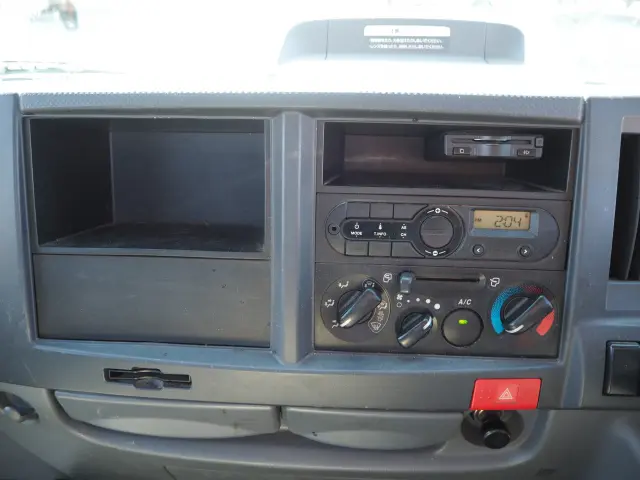 いすゞ エルフ 2RG-NKR88R(2WD)の写真46