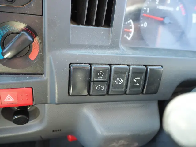 いすゞ エルフ 2RG-NKR88R(2WD)の写真48