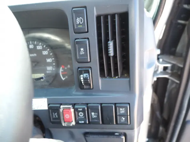 いすゞ エルフ 2RG-NKR88R(2WD)の写真49