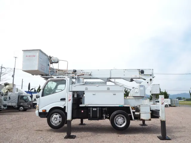 トヨタ ダイナ BDG-XZU354H(2WD)の写真2