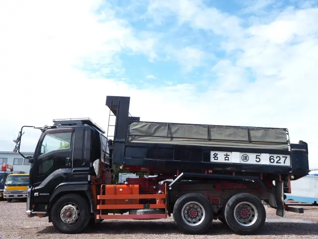 いすゞ ギガ QPG-CXZ77BT(6x4)の写真2