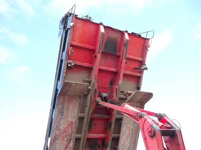 いすゞ ギガ QPG-CXZ77BT(6x4)の写真13