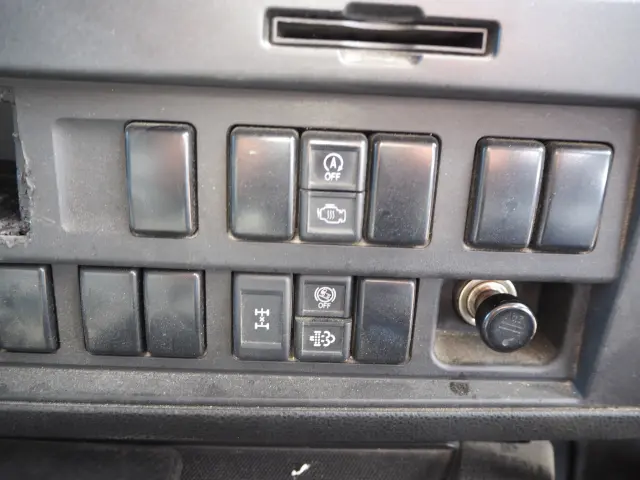 いすゞ ギガ QPG-CXZ77BT(6x4)の写真47