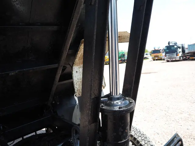 いすゞ フォワード PB-FRS35G3J(4WD)の写真14