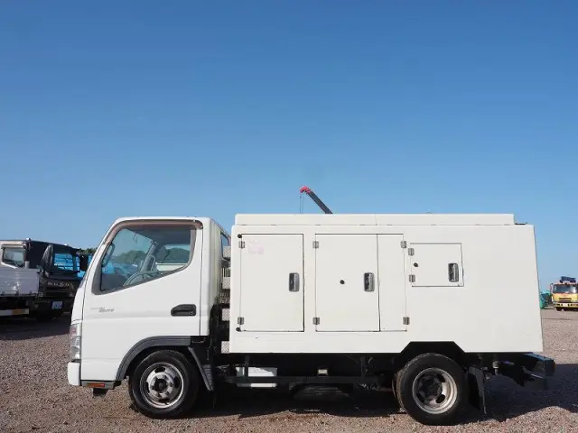 三菱 キャンターガッツ PDG-FB70B(2WD)の写真2