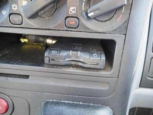 三菱 キャンターガッツ PDG-FB70B(2WD)の写真48