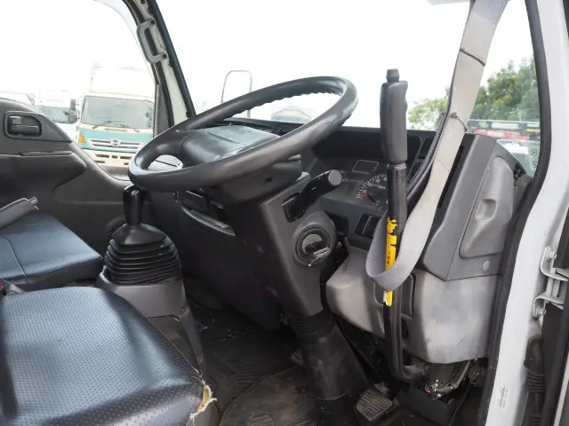 いすゞ エルフ SKG-NKR85YN(2WD)の写真45