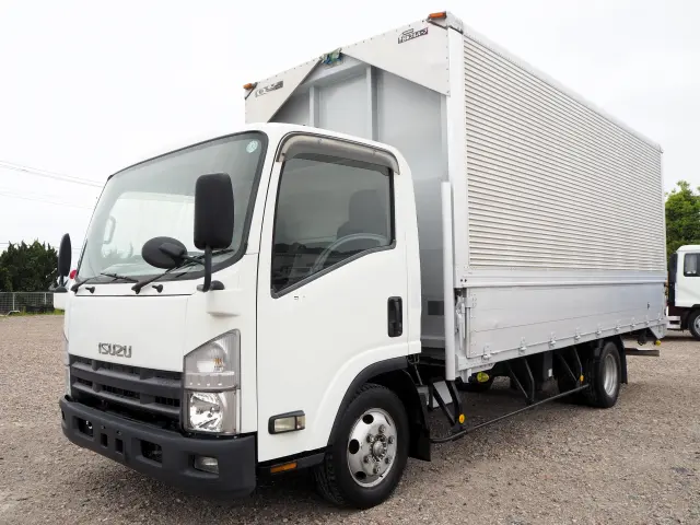 いすゞ エルフ BKG-NPR85AN(2WD)の写真1
