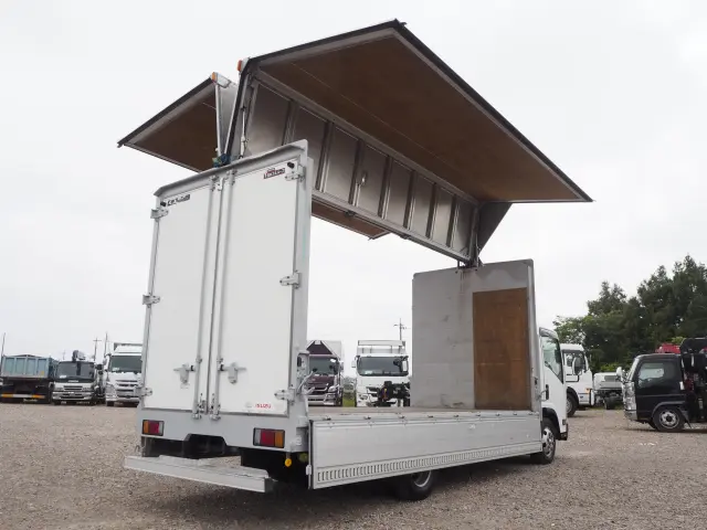いすゞ エルフ BKG-NPR85AN(2WD)の写真13