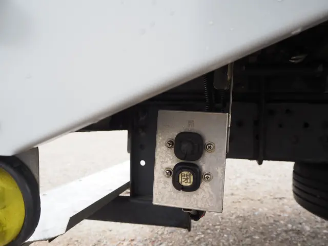 いすゞ エルフ BKG-NPR85AN(2WD)の写真23