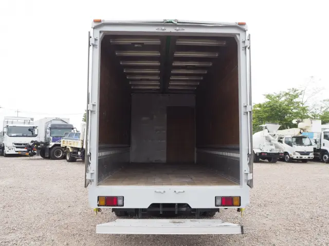 いすゞ エルフ BKG-NPR85AN(2WD)の写真24