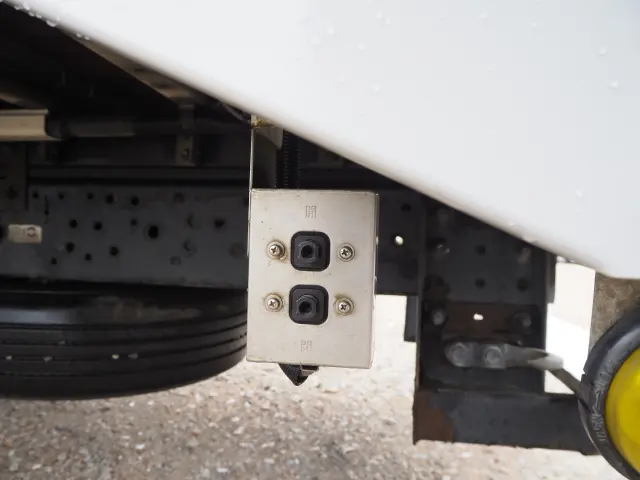 いすゞ エルフ BKG-NPR85AN(2WD)の写真29