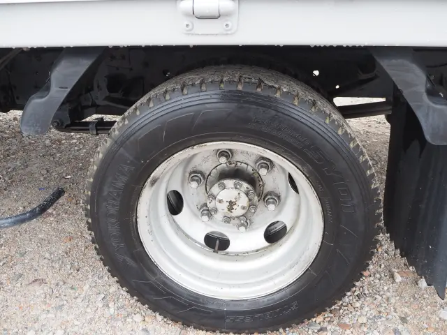 いすゞ エルフ BKG-NPR85AN(2WD)の写真31