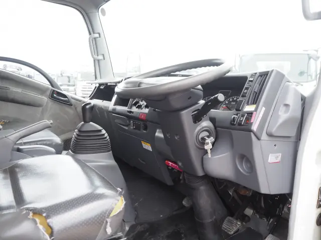 いすゞ エルフ BKG-NPR85AN(2WD)の写真44