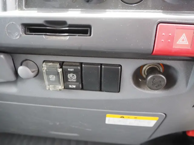 いすゞ エルフ BKG-NPR85AN(2WD)の写真47