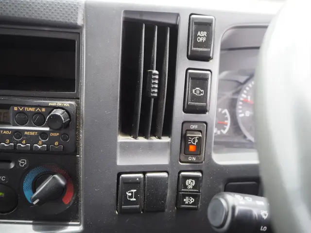 いすゞ エルフ BKG-NPR85AN(2WD)の写真48