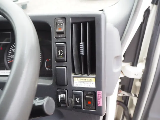 いすゞ エルフ BKG-NPR85AN(2WD)の写真49