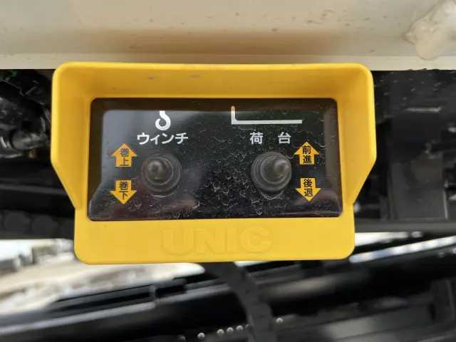 いすゞ エルフ 2TG-NPR88AM(2WD)の写真17