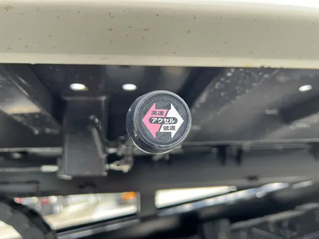 いすゞ エルフ 2TG-NPR88AM(2WD)の写真18