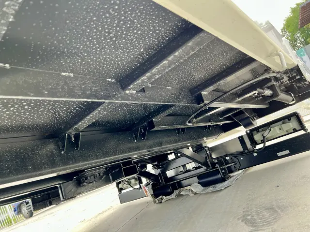 いすゞ エルフ 2TG-NPR88AM(2WD)の写真19