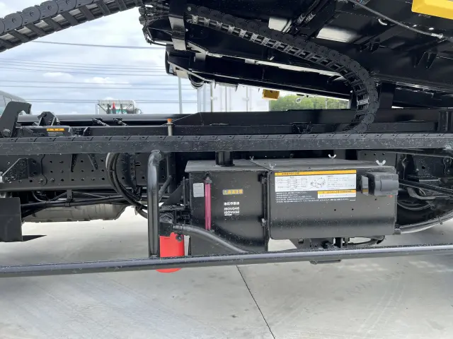 いすゞ エルフ 2TG-NPR88AM(2WD)の写真22