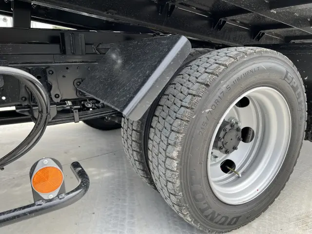いすゞ エルフ 2TG-NPR88AM(2WD)の写真23