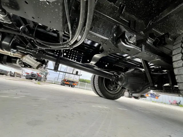 いすゞ エルフ 2TG-NPR88AM(2WD)の写真32