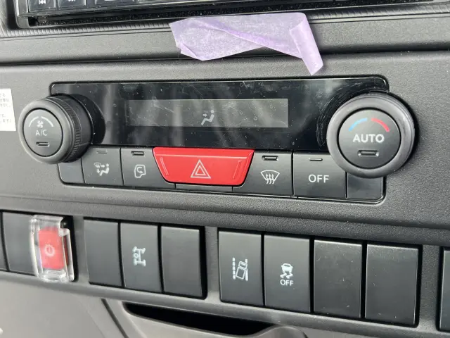 いすゞ エルフ 2TG-NPR88AM(2WD)の写真42