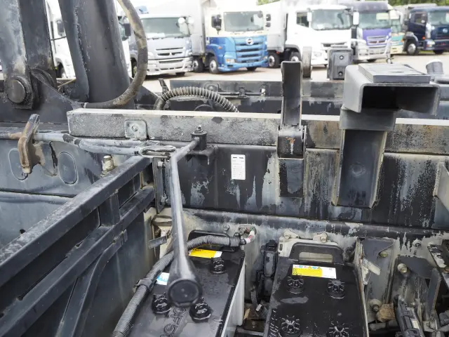いすゞ ギガ QKG-CXZ77AT(6x4)の写真15