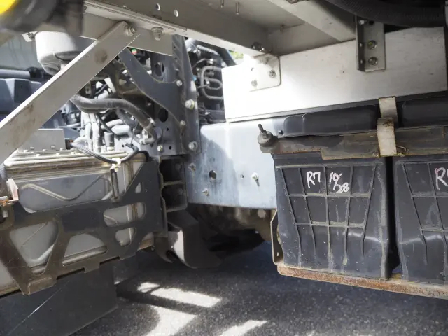 UD コンドル TKG-MK38C(2WD)の写真34