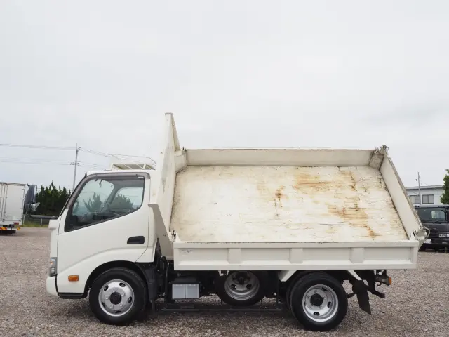 トヨタ ダイナ TKG-XZU675D(4WD)の写真2