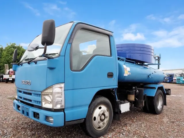 いすゞ エルフ BKG-NKR85AN(2WD)の写真1