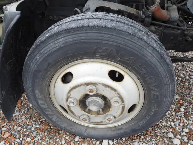 いすゞ エルフ BKG-NKR85AN(2WD)の写真10