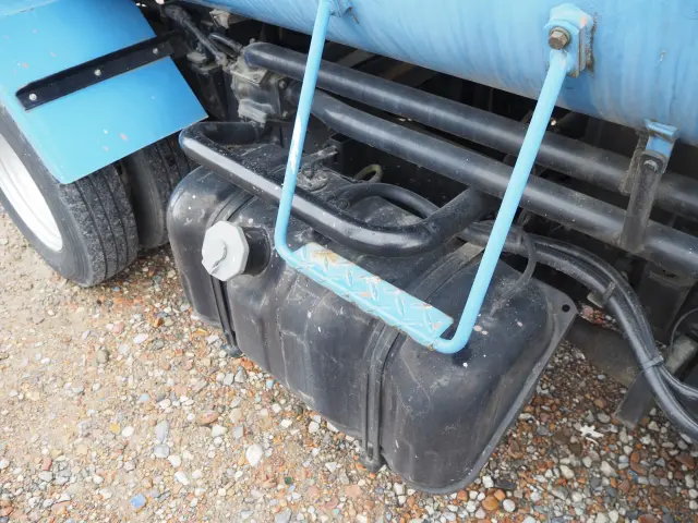いすゞ エルフ BKG-NKR85AN(2WD)の写真12