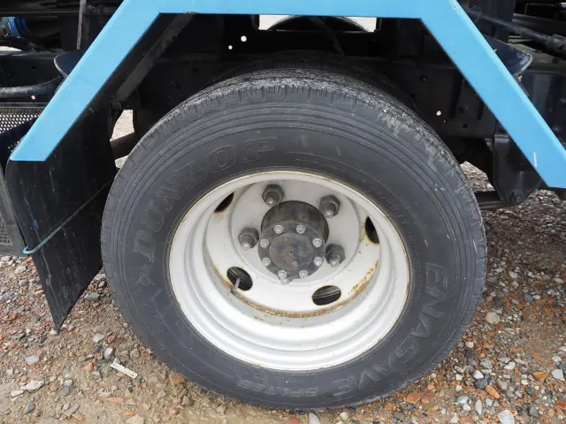 いすゞ エルフ BKG-NKR85AN(2WD)の写真17
