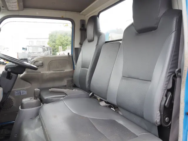 いすゞ エルフ BKG-NKR85AN(2WD)の写真40