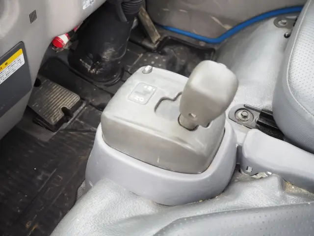 いすゞ エルフ BKG-NKR85AN(2WD)の写真41