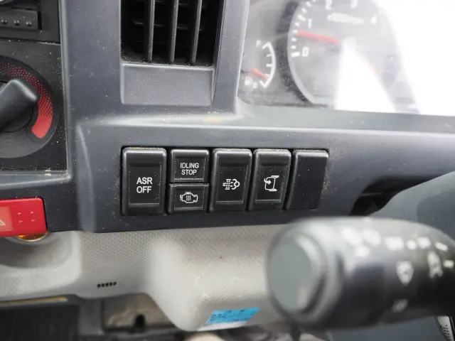 いすゞ エルフ BKG-NKR85AN(2WD)の写真47