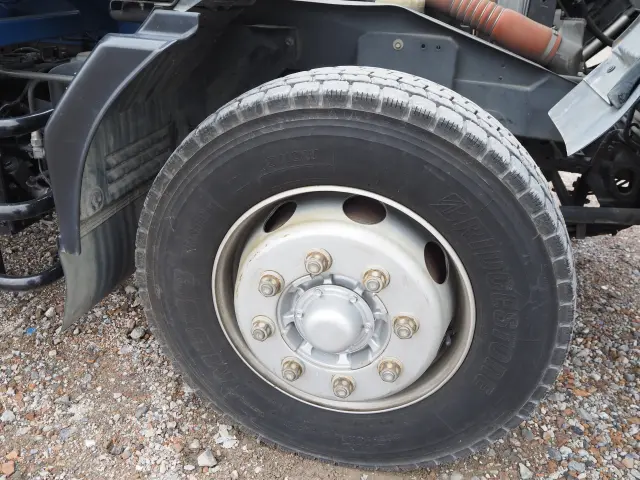 いすゞ フォワード LKG-FTR90S2(2WD)の写真10